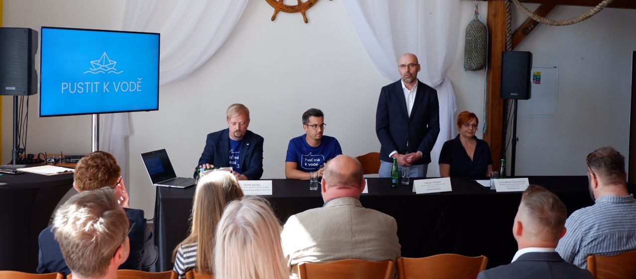 Střední Čechy pouští k vodě novou kampaň. Pomocí dvojsmyslu láká na letní dovolenou u vody